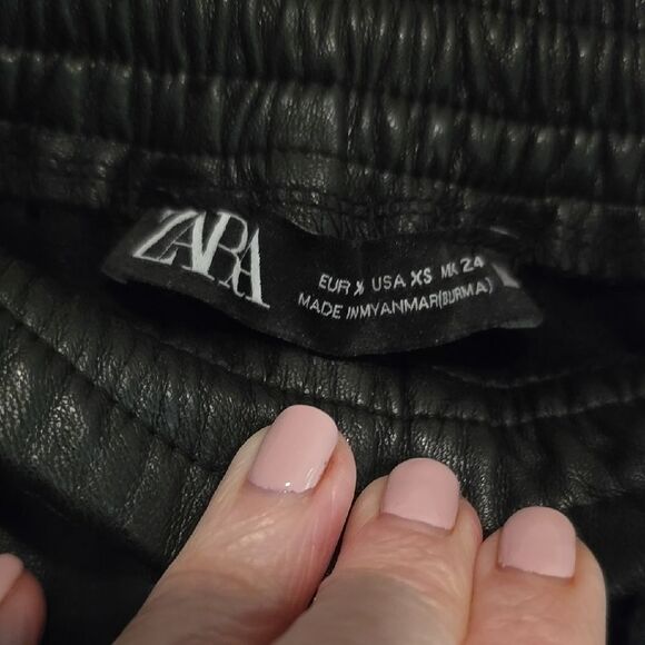 Womens PLEATHER Black Jogger Pants. NWOT! - Picture 6 of 8